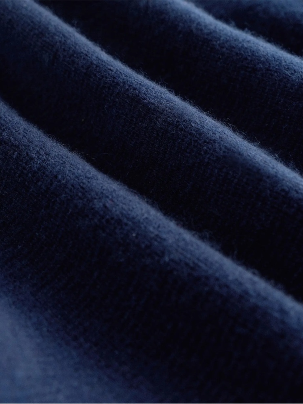 Quince Mongolian Cashmere Structured Cardigan TRUE Navy
Sleeved Top L - Picture 8 of 10